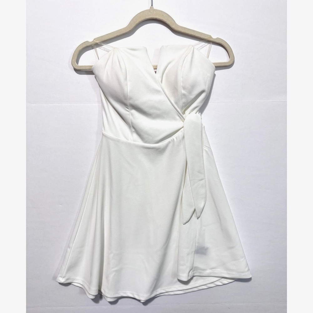 Trixxi Strapless White Wrap Style Dress Size M Tie Waist Boutique Cocktail